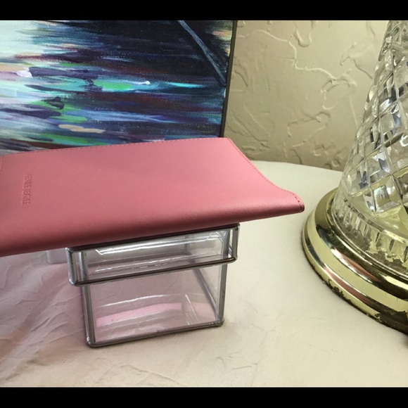 🛍️NWOT Leather “In Honor of Breast Cancer Awareness” Pass Port Wallet Case… - Picture 7 of 11